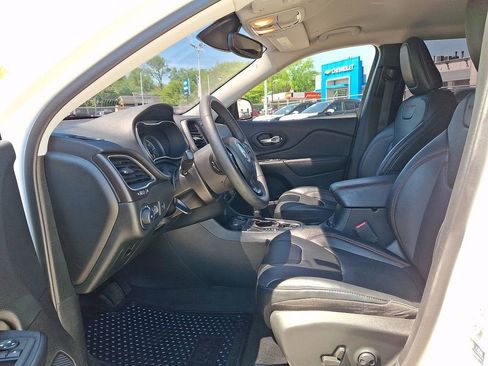 Used 2022 Jeep Cherokee Trailhawk w/ Premium Leather Package AWD/4WD image 15