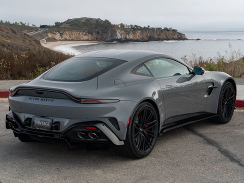 Used 2025 Aston Martin V8 Vantage Coupe image 3
