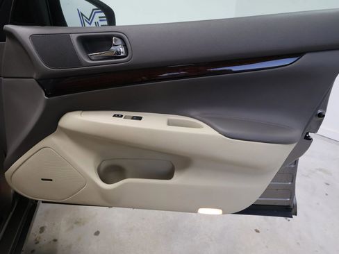 Used 2011 INFINITI G37 Journey w/ Premium Pkg image 30