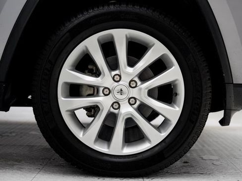 Used 2017 Jeep Grand Cherokee Limited w/ Luxury Group II AWD/4WD image 28