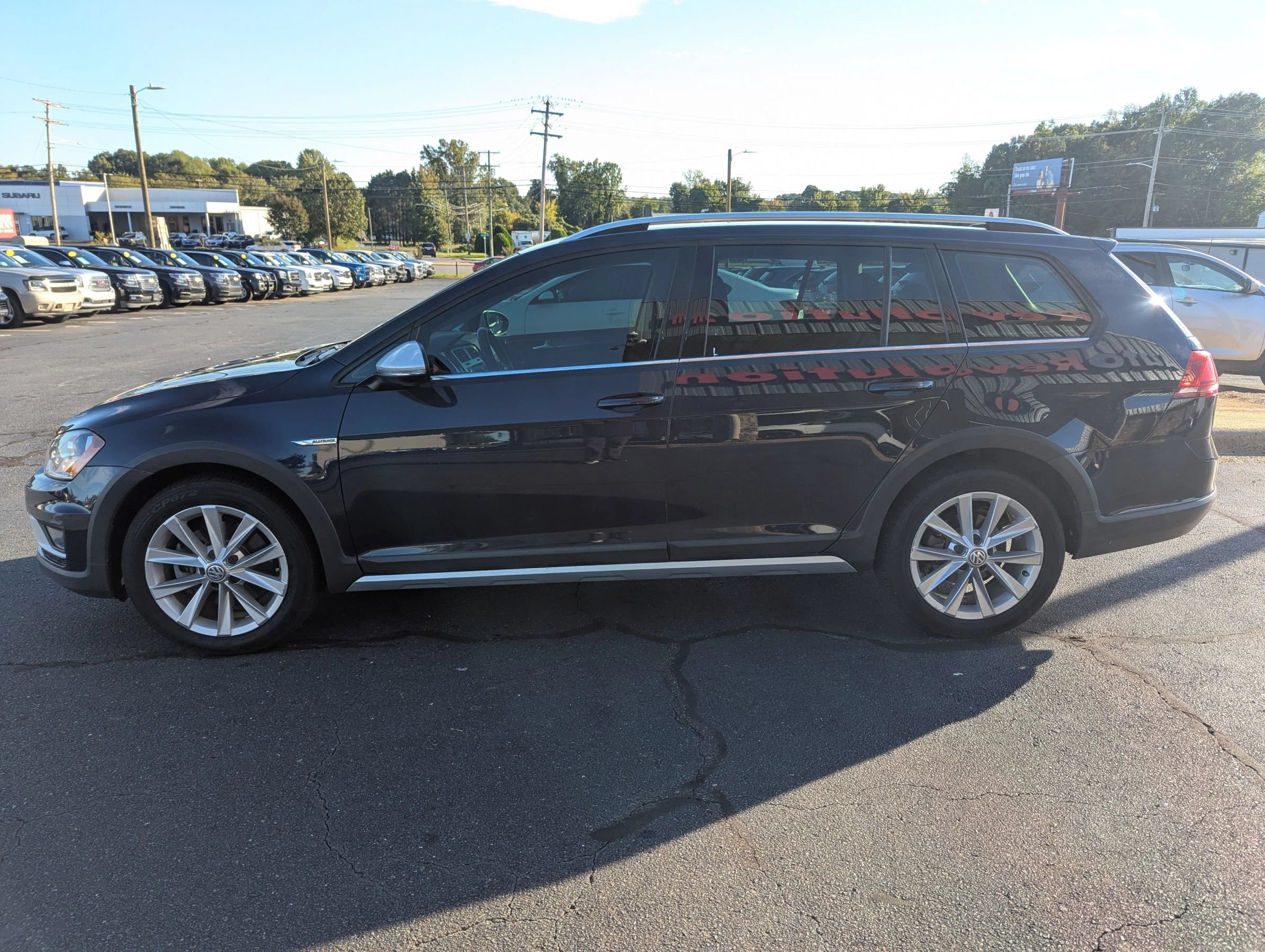 Used 2017 Volkswagen Golf Alltrack S AWD/4WD image 4