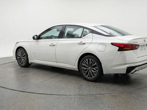 Used 2025 Nissan Altima 2.5 SV image 6