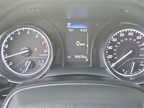 Used 2021 Toyota Camry SE image 10