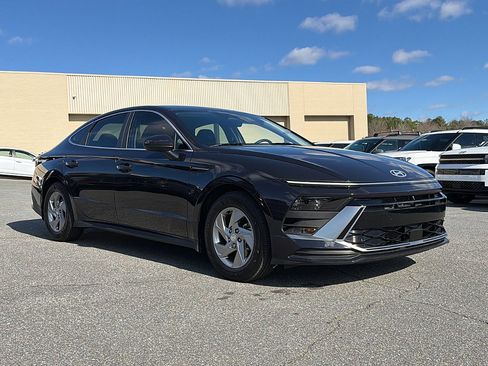 Certified 2025 Hyundai Sonata SE image 2