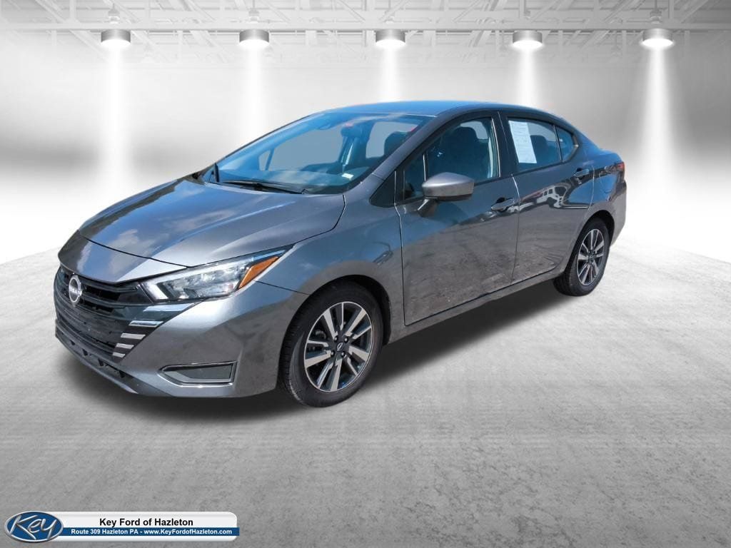 Used 2025 Nissan Versa SV FWD image 5