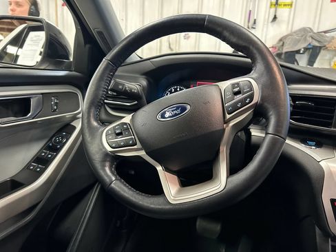 Used 2022 Ford Explorer XLT w/ Equipment Group 202A AWD/4WD image 20