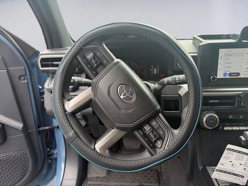 Used 2025 Toyota 4Runner SR5 AWD/4WD image 14