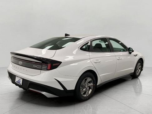 New 2026 Hyundai Sonata SE FWD image 3