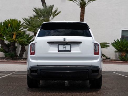 Used 2022 Rolls-Royce Cullinan Black Badge w/ Dark Exterior Package AWD/4WD image 45