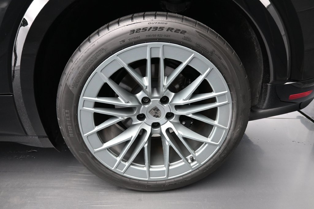 Certified 2026 Porsche Cayenne Turbo AWD/4WD image 9