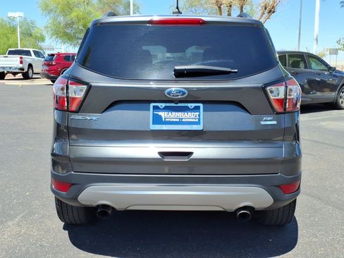 Used 2018 Ford Escape SE w/ SE Sync 3 Package FWD image 4