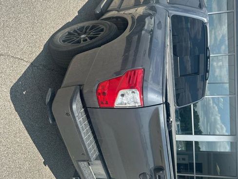 Used 2019 Nissan Titan SL w/ Midnight Edition RWD image 3
