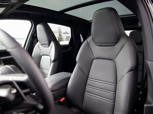 New 2026 Porsche Cayenne S image 5