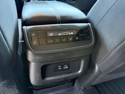 Used 2022 Nissan Pathfinder SV AWD/4WD image 16