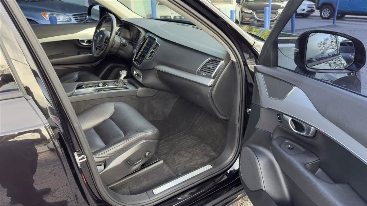 Used 2018 Volvo XC90 T5 Momentum w/ Convenience Package FWD image 10