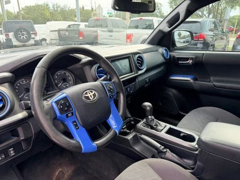 Used 2016 Toyota Tacoma TRD Sport w/ Towing Package RWD image 11