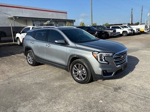 Used 2023 GMC Terrain SLT w/ Infotainment Package II FWD image 3