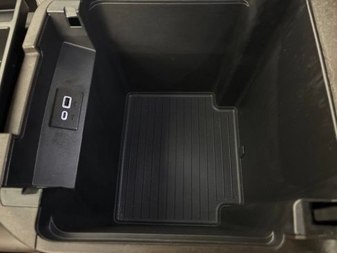 Used 2024 Chevrolet Tahoe LT RWD image 30