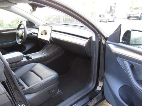 Used 2024 Tesla Model Y Long Range AWD/4WD image 17
