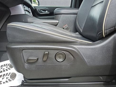 Used 2024 GMC Yukon SLT RWD image 16
