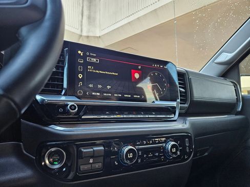 Used 2025 GMC Sierra 1500 SLT image 15