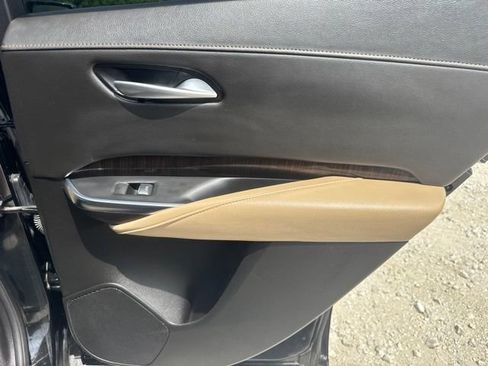 Used 2025 Cadillac XT4 Premium Luxury FWD image 23
