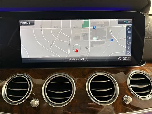 Used 2020 Mercedes-Benz E 350 4MATIC Sedan image 19