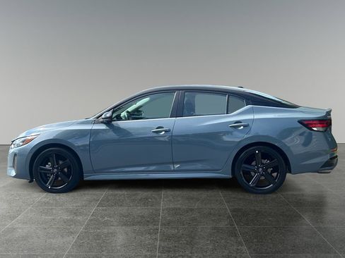 Used 2025 Nissan Sentra SR w/ SR Premium Package FWD image 6
