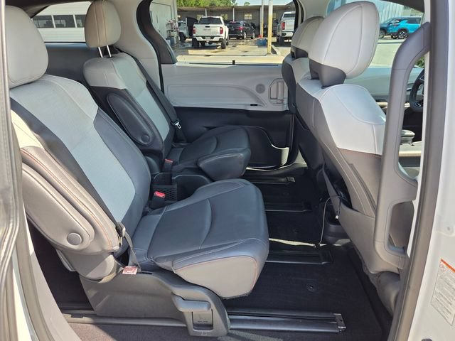 Used 2023 Toyota Sienna XSE w/ XSE Plus Package AWD/4WD image 16