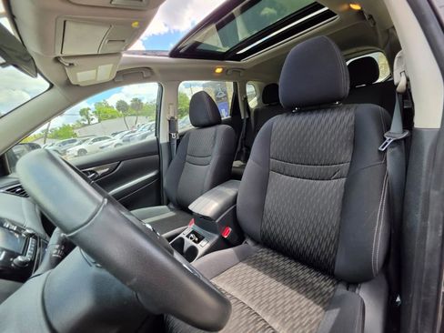 Used 2017 Nissan Rogue SV FWD image 14