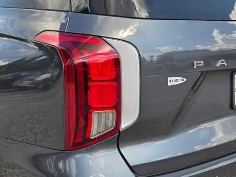 Certified 2025 Hyundai Palisade Calligraphy FWD image 7