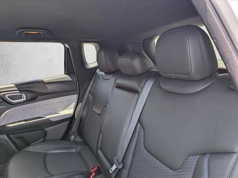 Used 2025 Jeep Compass Latitude AWD/4WD image 19