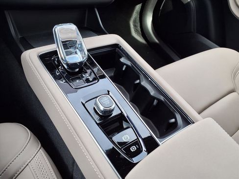 New 2026 Volvo XC90 B6 Plus w/ Protection Package Premier image 13