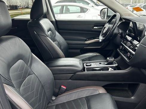 Used 2022 Nissan Pathfinder Platinum w/ Cargo Package image 5