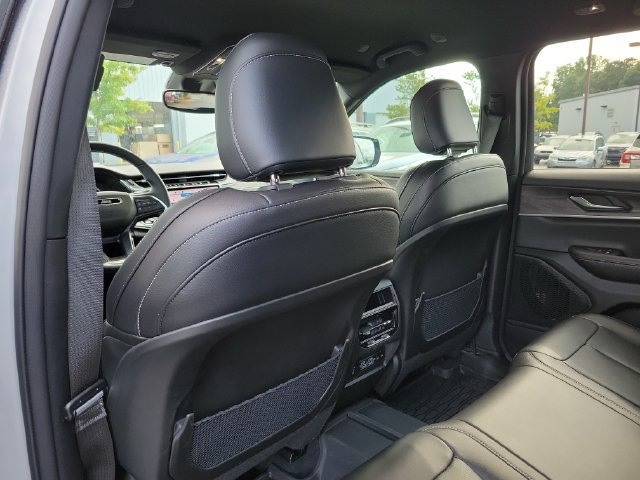 Certified 2024 Jeep Grand Cherokee Limited w/ Black Appearance Package AWD/4WD image 14