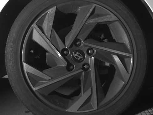 Used 2025 Hyundai Elantra SEL image 13