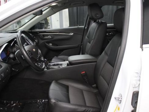Used 2017 Chevrolet Impala LT FWD image 14