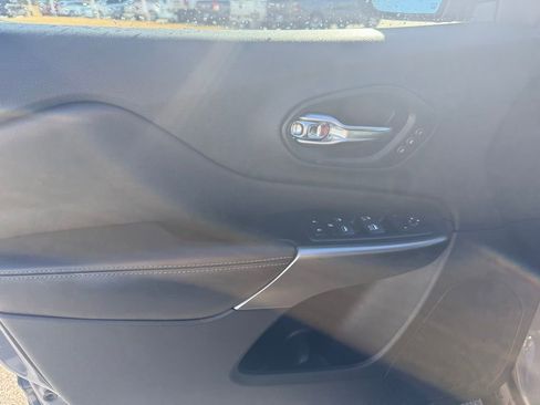 Used 2021 Jeep Cherokee Limited w/ Elite Package image 10