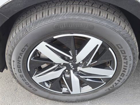 Used 2023 Kia Sorento EX w/ Panoramic Sunroof Package image 9