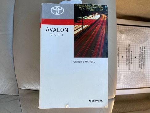 Used 2011 Toyota Avalon Limited image 33