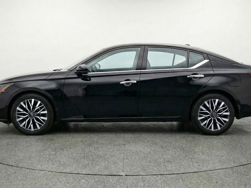 Used 2025 Nissan Altima 2.5 SV image 5