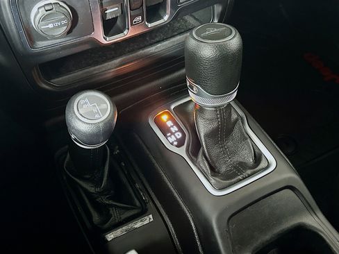 Used 2020 Jeep Gladiator Sport w/ Quick Order Package 24S AWD/4WD image 24