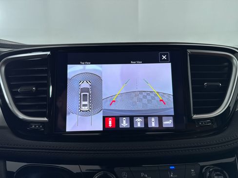 New 2026 Chrysler Pacifica Pinnacle image 17