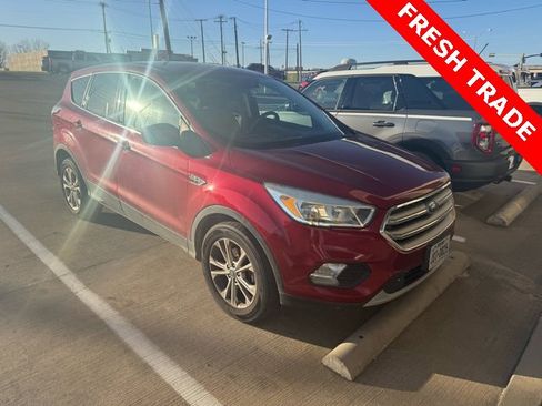 Used 2017 Ford Escape SE image 1