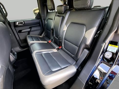 Used 2025 Ford Bronco Outer Banks w/ Sasquatch Package AWD/4WD image 21