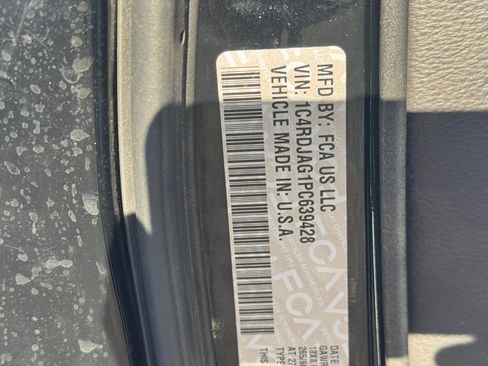 Used 2023 Dodge Durango SXT image 33