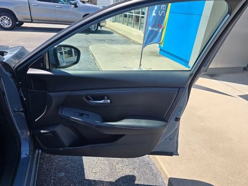 Used 2024 Nissan Sentra SV FWD image 40