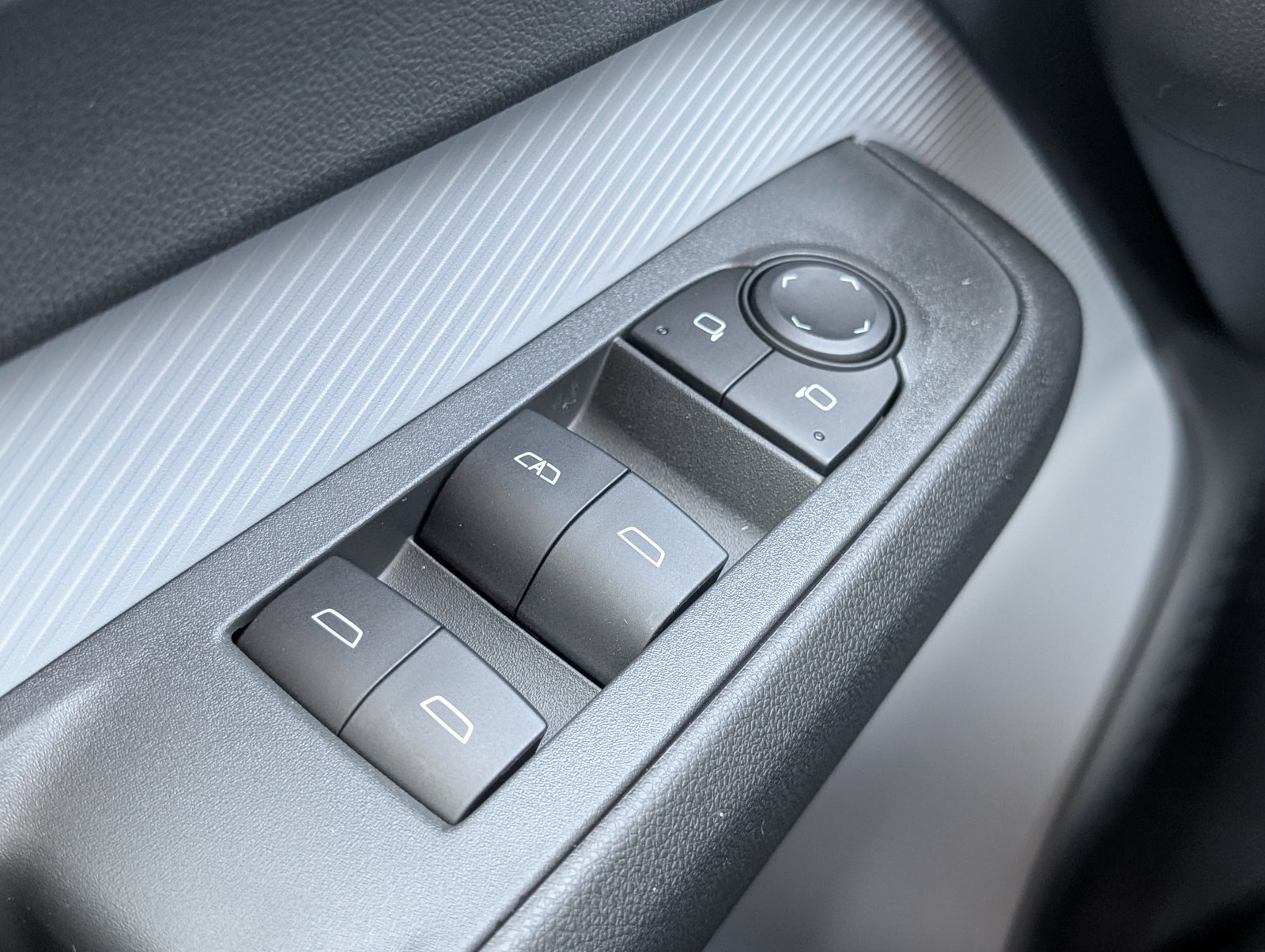 New 2027 Chevrolet Bolt LT w/ Comfort Package FWD image 18