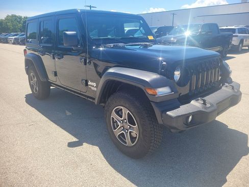 Used 2019 Jeep Wrangler Unlimited Sport S AWD/4WD image 2