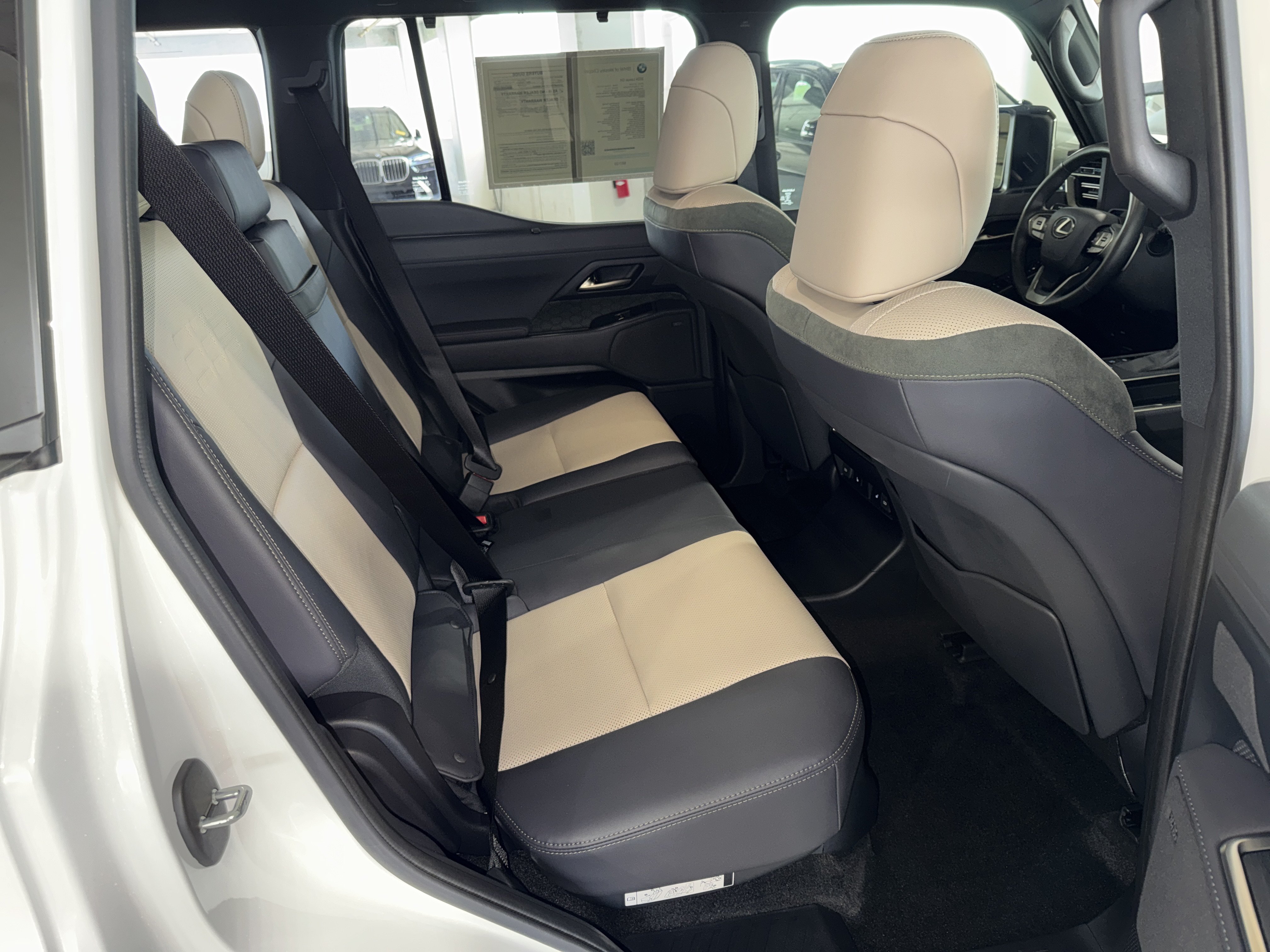 Used 2024 Lexus GX 550 AWD/4WD image 12
